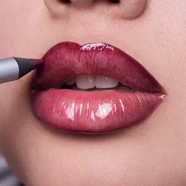 7 - Delineador para Labios Creamy Long Lasting