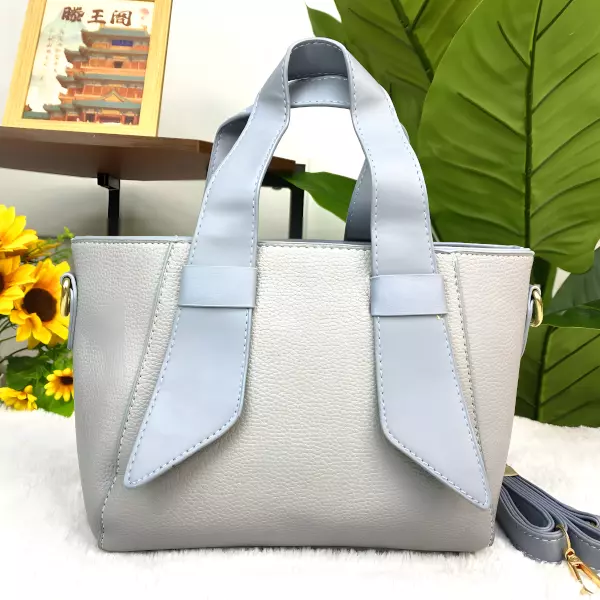 3 - Bolsa de mano tipo Tote con asas de lazo y correa ajustable