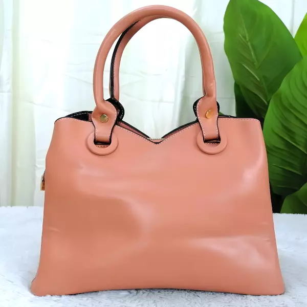 8 - Bolsa de mano tipo Tote con herraje circular y textura de rayas