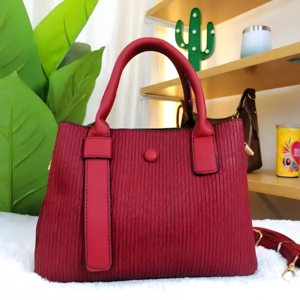 7 - Bolsa de mano tipo Tote lisa con herraje rectangular dorado