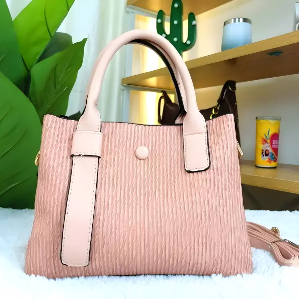 3 - Bolsa de mano tipo Tote lisa con herraje rectangular dorado