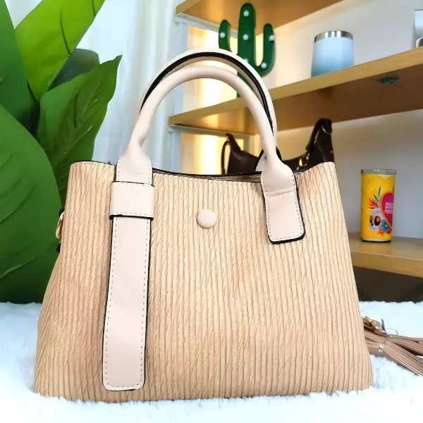 4 - Bolsa de mano tipo Tote lisa con herraje rectangular dorado