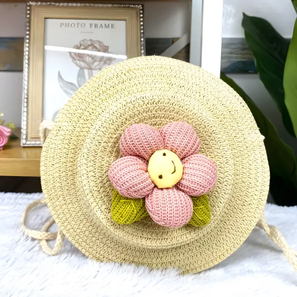 10 - Bolsita infantil redonda tipo sombrero de paja con aplicaciones tiernas