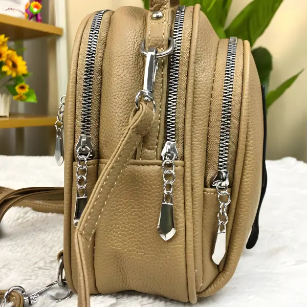 6 - Mini mochila convertible a bolso cruzado con diseño de 'H' frontal