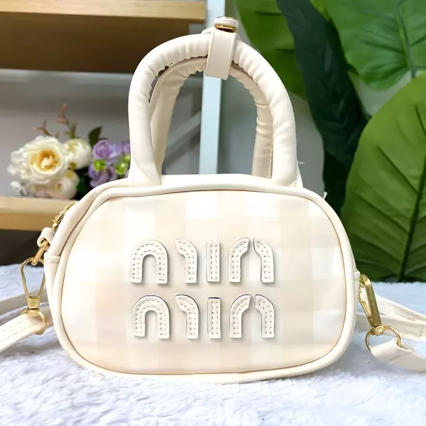 1 - Mini bolso ovalado con estampado a cuadros Gingham y asas superiores acolchadas
