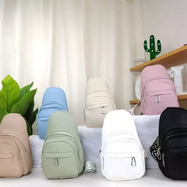 2 - Mini mochila pechera urbana crossbody con múltiples cierres y correa gruesa