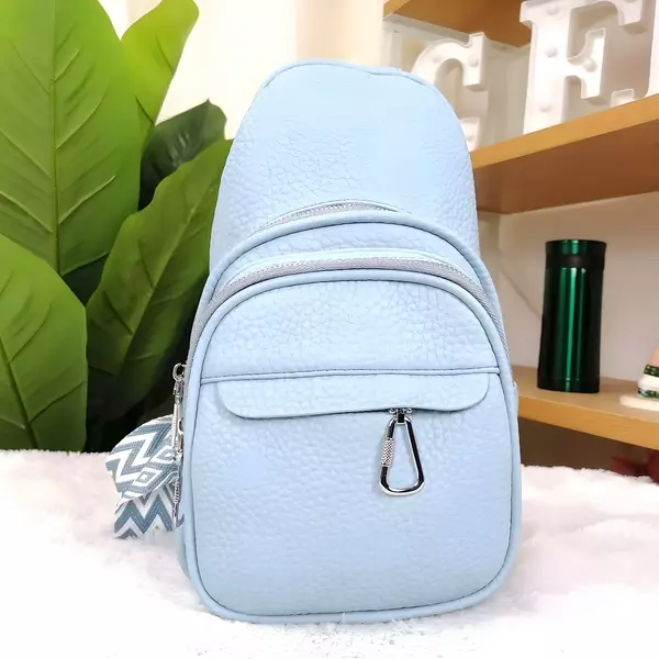 3 - Mini mochila pechera urbana crossbody con múltiples cierres y correa gruesa
