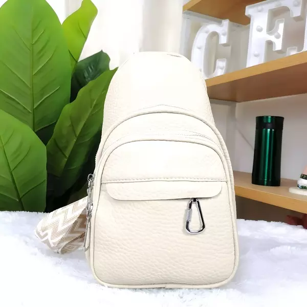 6 - Mini mochila pechera urbana crossbody con múltiples cierres y correa gruesa