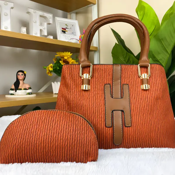 4 - Set de Bolsa y Cosmetiquera H-Luxury Pleats de 2 Piezas