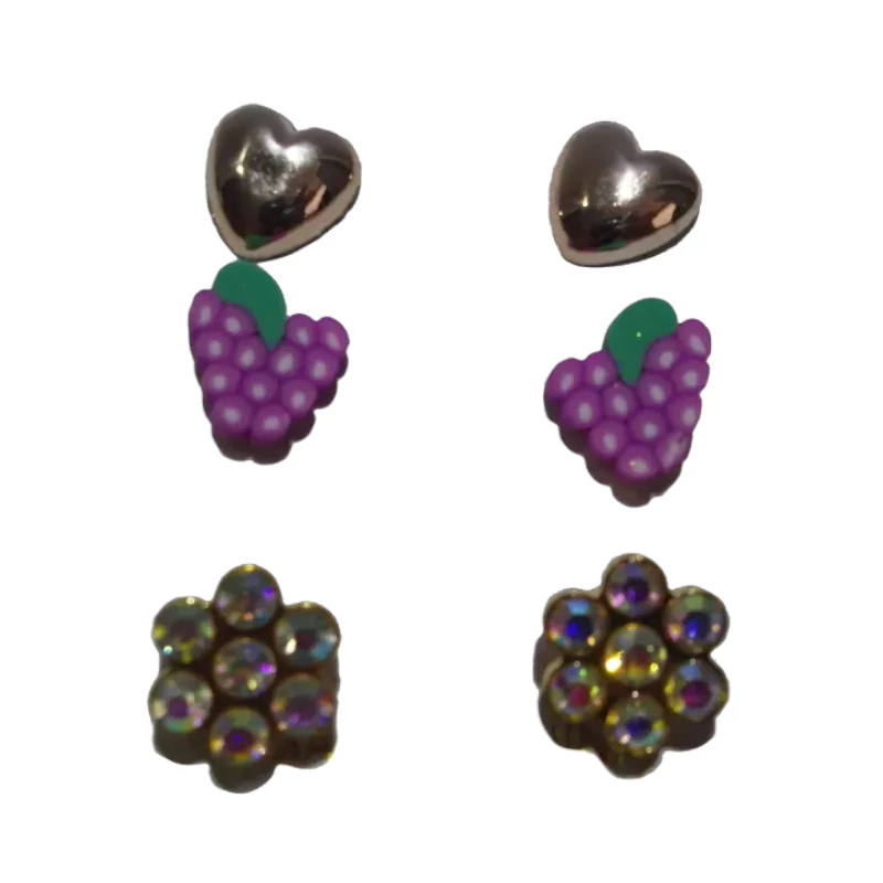 0 - Juego de 3 aretes, corazones, uvas y cristales