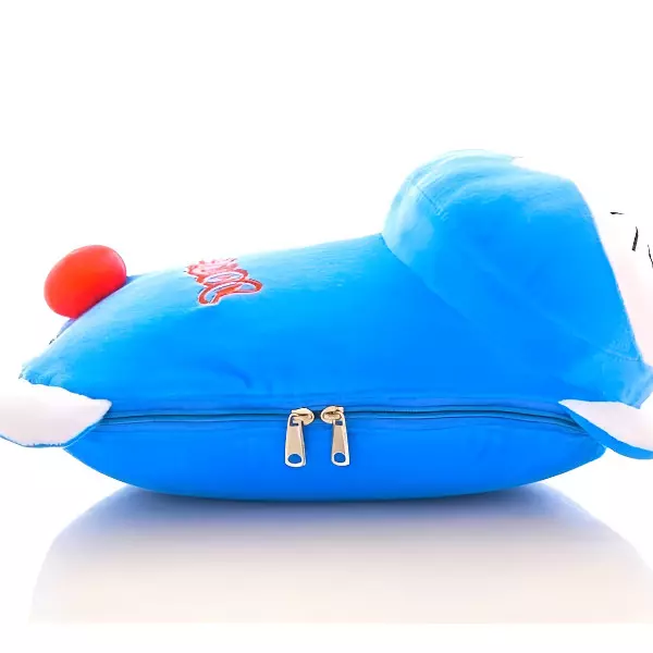 3 - Frasada y Almohada de Peluche Doraemon