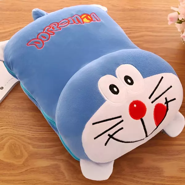 1 - Frasada y Almohada de Peluche Doraemon